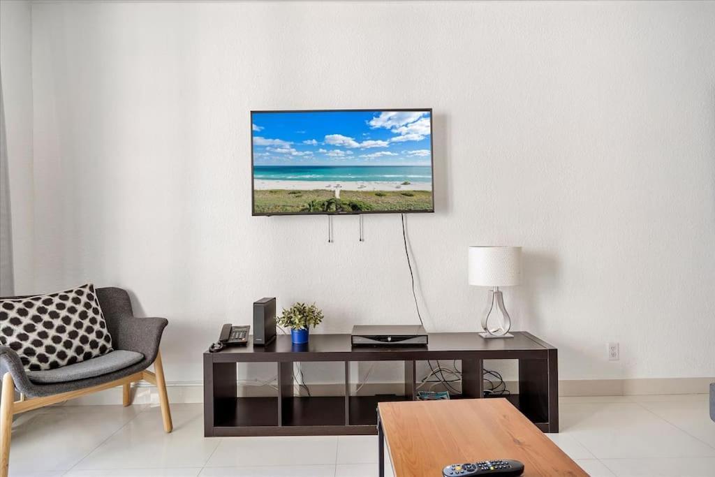 Beachfront 2 Bedroom At Tides Hollywood 8Th Floor Exterior photo
